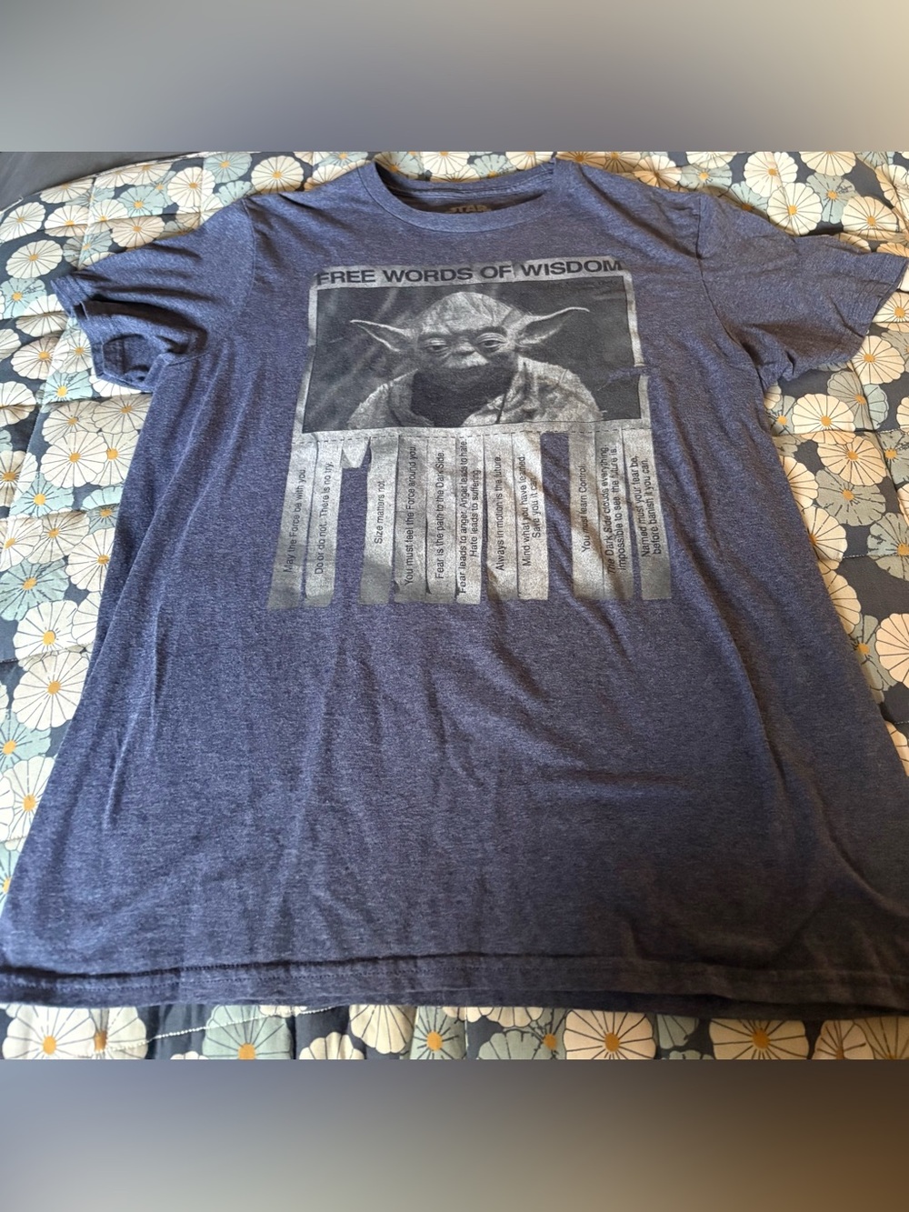 Fifth Sun Star Wars Men’s size Medium Heather Navy Yoda Tee Shirt